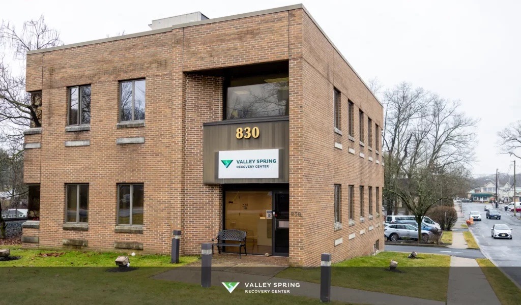 Valley spring recovery center new jersey facility featured image